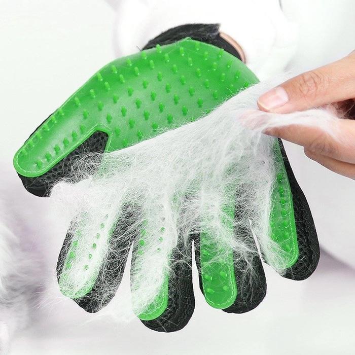 Gentle Deshedding Glove Cat Grooming